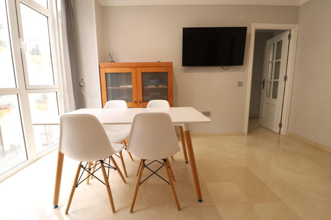 Piso En Pleno Centro De Huelva. Appartement Buitenkant foto